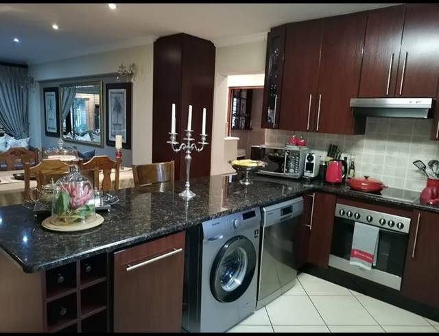 2 BEDROOM TOWNHOUSE FOR SALE IN PRIMROSE